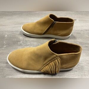 Minnetonka Gwen Fringe Ankle Bootie Tan Women’s Size 10
